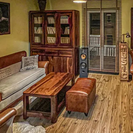 بيت للعطل Dom W Sadzie مورونغ