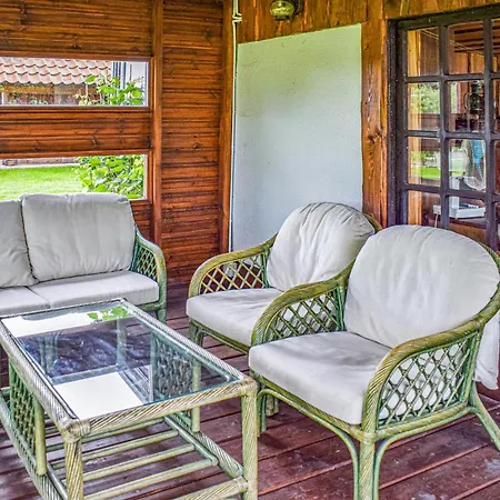 Dom W Sadzie بيت للعطل مورونغ