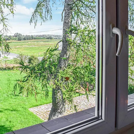 Dom W Sadzie بيت للعطل مورونغ